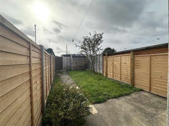 3 bedroom terraced house to rent - Photo 1