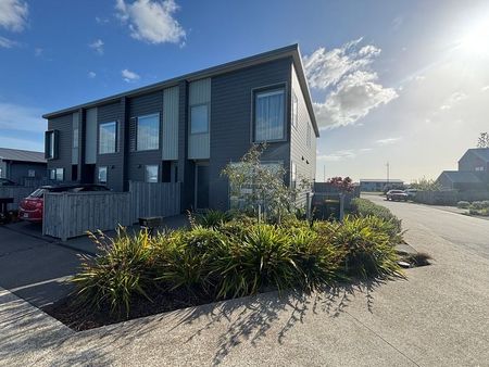 Family Home in Park Green, Karaka - Photo 3