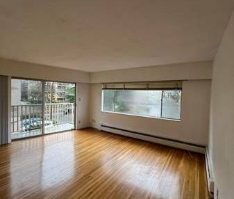 Large one bedroom top floor bright and quiet with large balcony Marpol - Photo 1