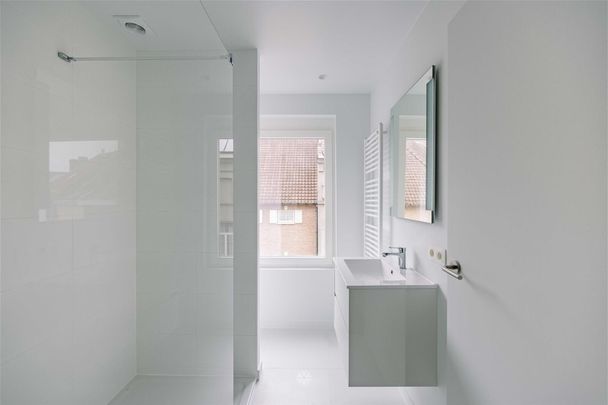 Gerenoveerd appartement met trendy-look op een toplocatie - Photo 1