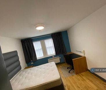 1 bedroom in a flat share to rent - Photo 3