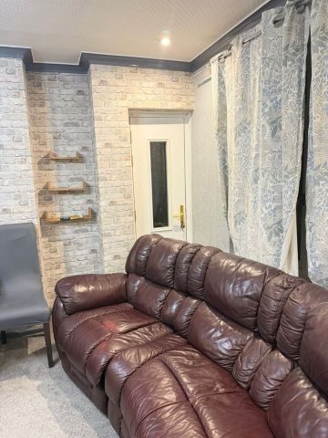 1 Bed Flat, Foxcroft Road, LS6 - Photo 2