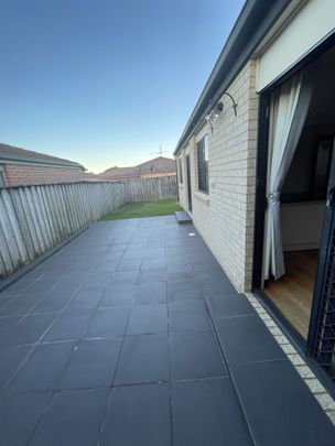 Immaculate Family Home in Acacia Gardens. - Photo 1