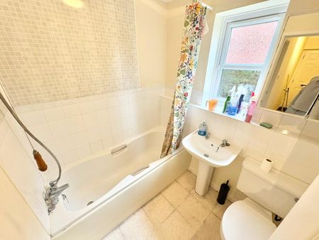 Briarswood, Southampton - Photo 3