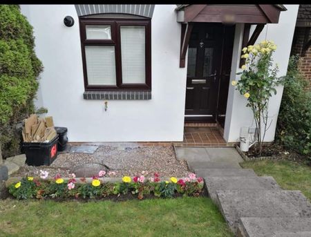 Modern Two Bedroom Terraced House to Rent in Lower Earley, Reading - Photo 2