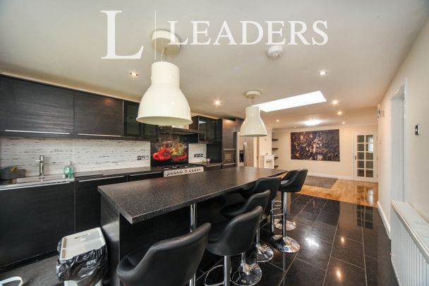 3 bedroom bungalow to rent Ripley Road, Bedfordshire, Luton, LU4 - Photo 1