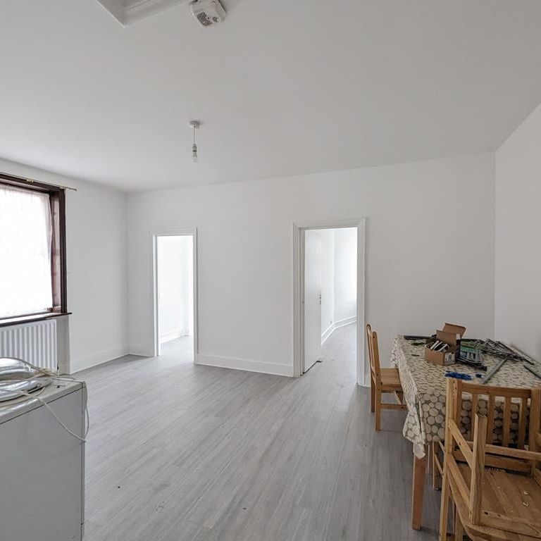 Two Bedroom Flat To Let West Hendon Broadway NW9 - Photo 1
