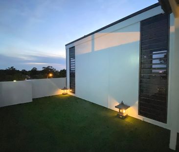 One Bedroom Renovated Rooftop Unit - Photo 2