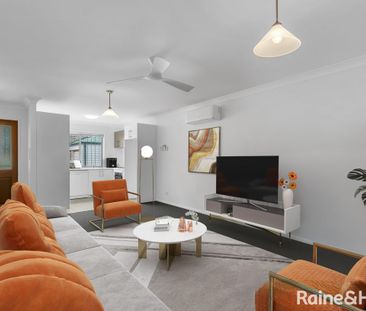 Spacious, Fully Air Conditioned Townhouse in sought after Street! - Photo 1