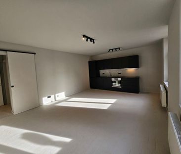 Appartement te huur in Brussel voor € 1.200 met 1 slaapkamer - Photo 3