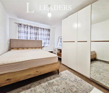 3 bedroom flat to rent - Photo 5