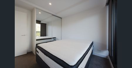 Modern City Lifestyle - Photo 3