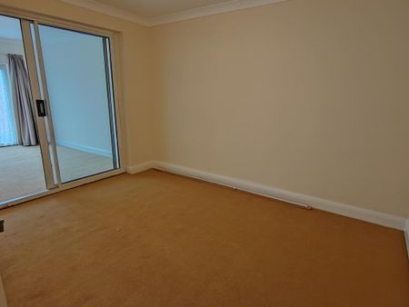 4 bedroom semi-detached house to rent - Photo 2
