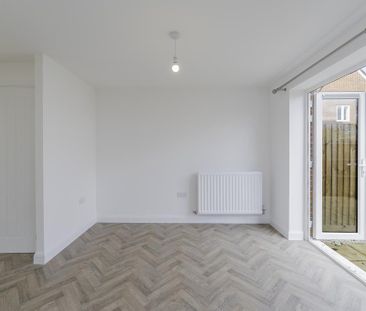 3 bedroom semi-detached house to rent - Photo 2