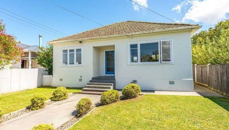 Renovated three-bedroom home - Photo 5