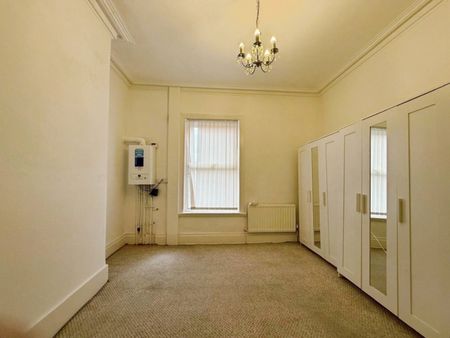 4 bedroom House To Let - Photo 4