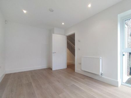 4 bedroom terraced house to rent - Photo 2