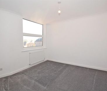 3 bedroom flat to rent - Photo 3