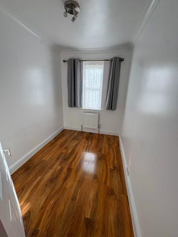 3 Bed Terraced House, Gresham Road, E16 - Photo 4