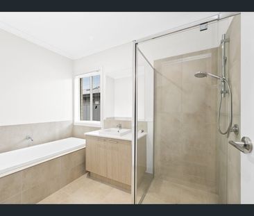 FOUR BEDROOM HOME WITH TWO LIVING AREAS AND DUCTED HEATING AND COOLING - Photo 5