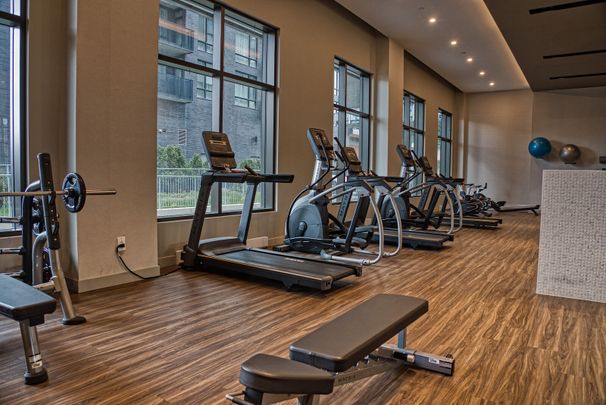 815 Avenue Plymouth, Montréal, QC - Photo 1