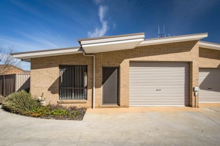 Single Level Townhouse with Lock up Garage - Photo 5