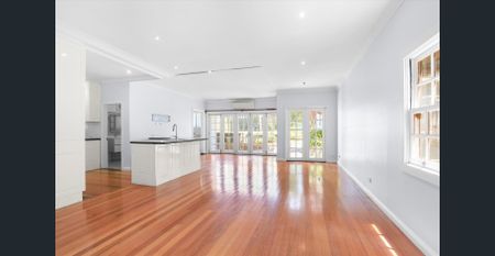 Spacious 4 Bedroom Family Home with Inground Pool - Photo 5