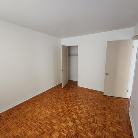 5 1/2 1er ÉTAGE - Photo 3