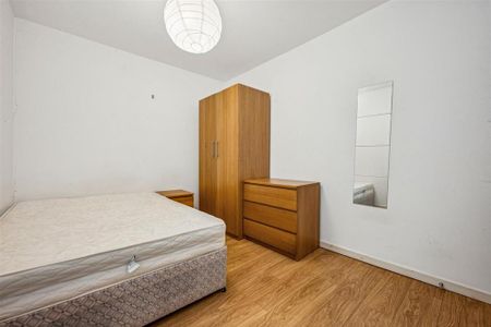 3 bedroom flat to rent - Photo 3