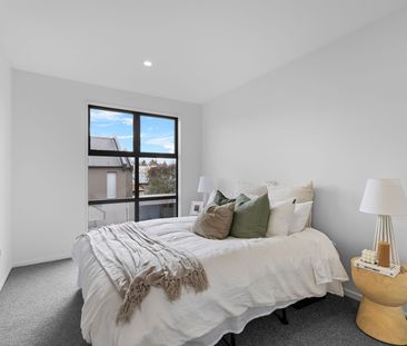 Modern 2 Bedroom/ 2 Bathroom Townhouse - Photo 5