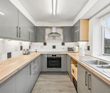 3 bedroom end of terrace house to rent - Photo 6