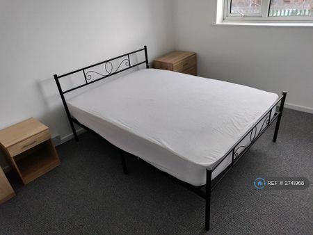 4 bedroom terraced house to rent - Photo 5