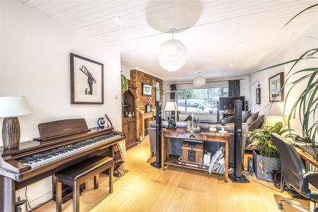 4 bedroom detached house to rent - Photo 2