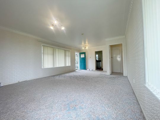 Sunny cozy two bedroom unit in a sought-after Royal Oak. - Photo 1