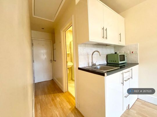 Studio to rent - Photo 1