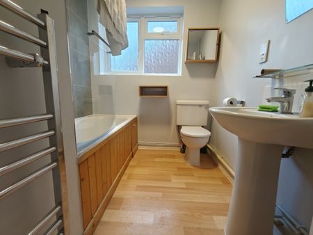 2 bedroom ground maisonette to rent - Photo 5