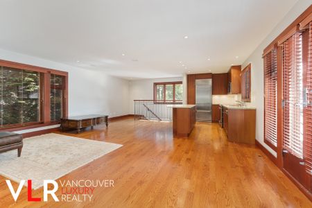 House in West Vancouver, BC - Photo 3