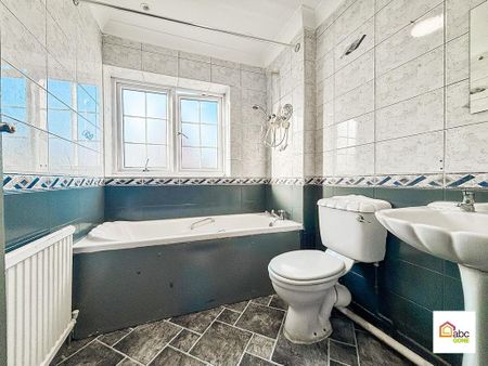 3 bedroom terraced house to rent - Photo 3