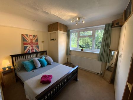 6 bedroom semi-detached house to rent - Photo 2