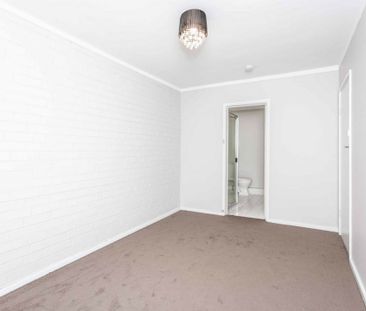 Freshly updated, in Vibrant Victoria Park - Photo 4