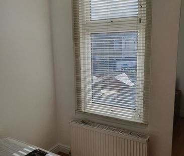 Room in a Shared House, Walthamstow, E17 - Photo 3