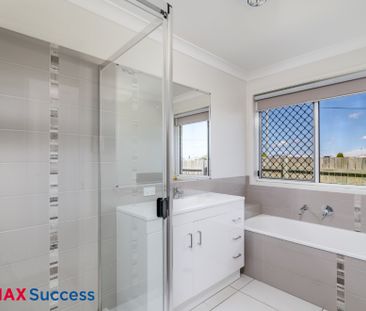 19 Railway Street, Wyreema QLD 4352 - House For Rent | Domain - Photo 6