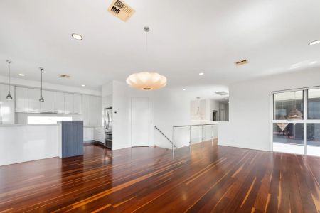 ELEVATED LUXURY LIVING WITH PANORAMIC CITY VIEWS - Photo 3