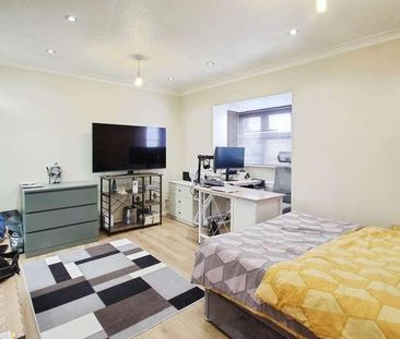 Clarkes Drive, Uxbridge, UB8 - Photo 1