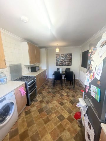 Room in a Shared House, London, E14 - Photo 4