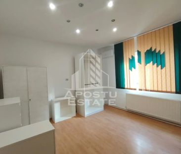Apartament nemobilat, 3 camere, curte comuna, Zona Mehala - Timisoara - Fotografie 2