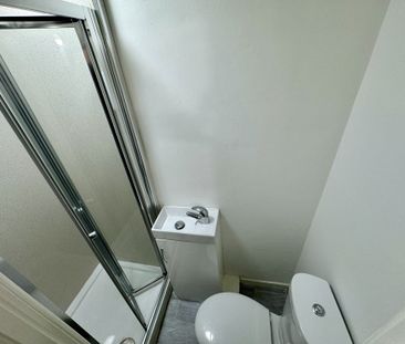 A shared home with good access to local amenities, public transport... - Photo 6