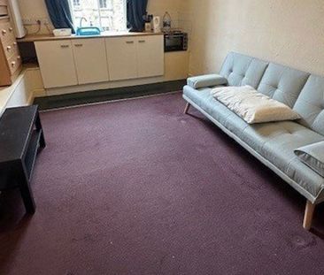 To Let 1 Bed Flat - Photo 2