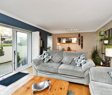 3 Bed Flat, Seymour Square, BN2 - Photo 3