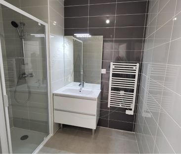 COGOLIN - Location annuelle T2 44m² résidence neuve . - Photo 4